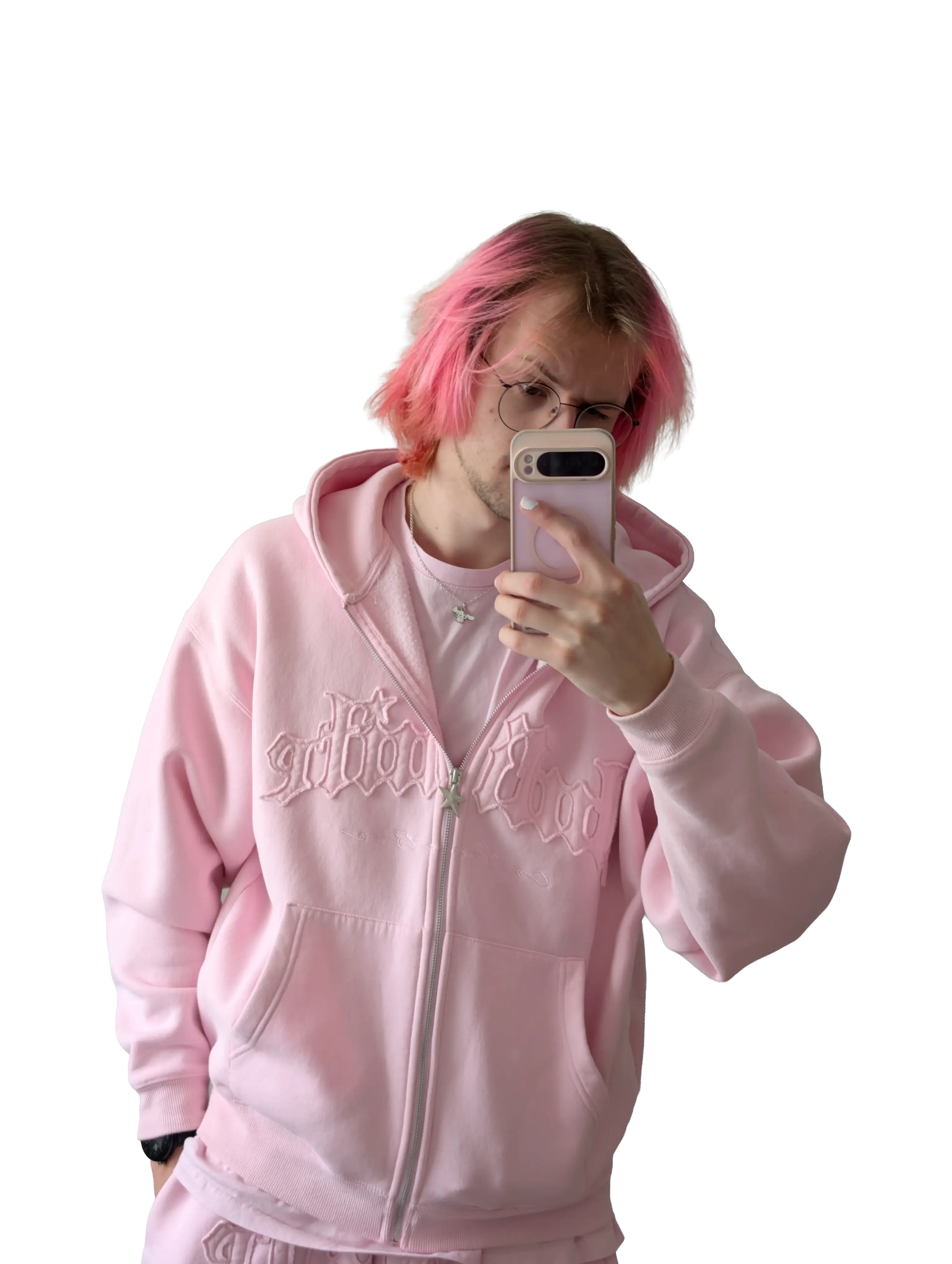 Mini von MinifyX mit pinken Haaren und pinkem Hoodie