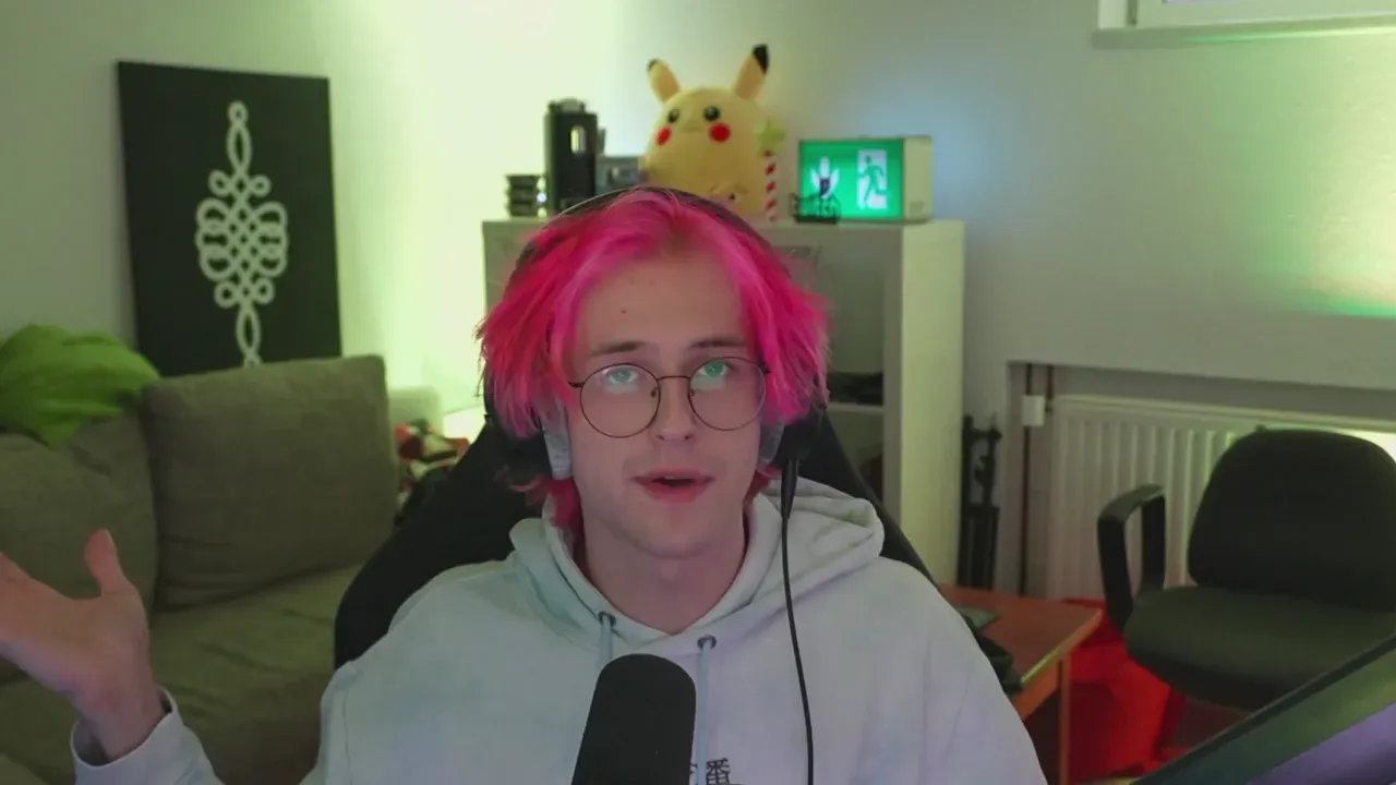 Mini im Twitch-Kanaltrailer vor der Kamera